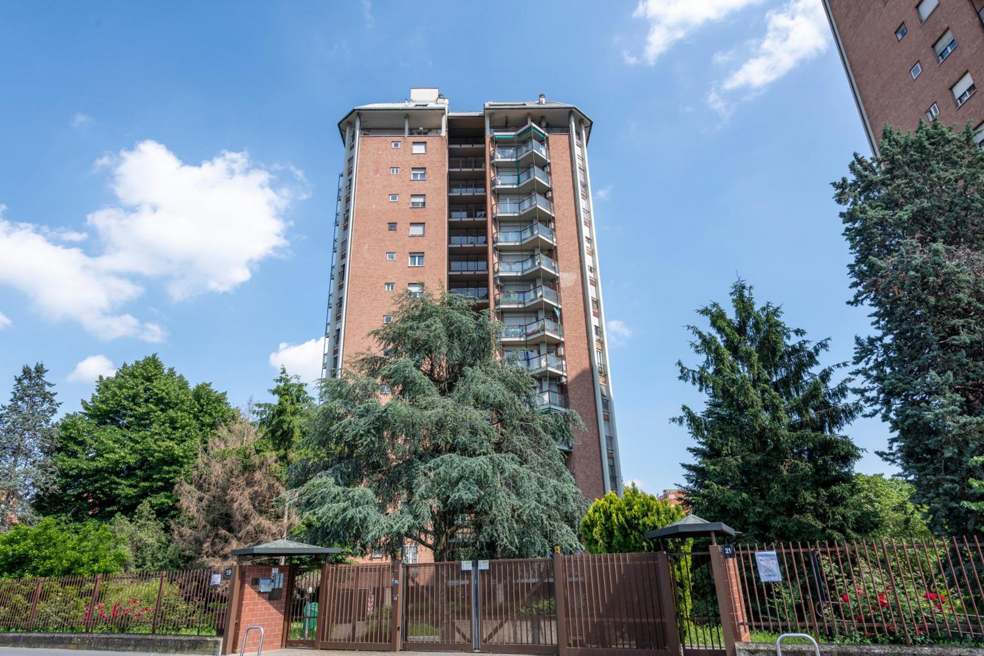 Omodeo, 19 - Ampio E Panoramico Lejlighed Milano Eksteriør billede